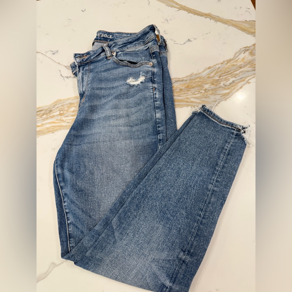 American Eagle Regular length Hi-Rise Distressed Jegging